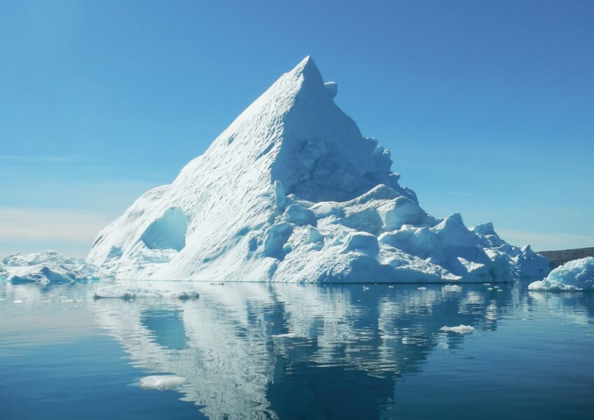 为什么撞上冰山会使泰坦尼克号沉没?
